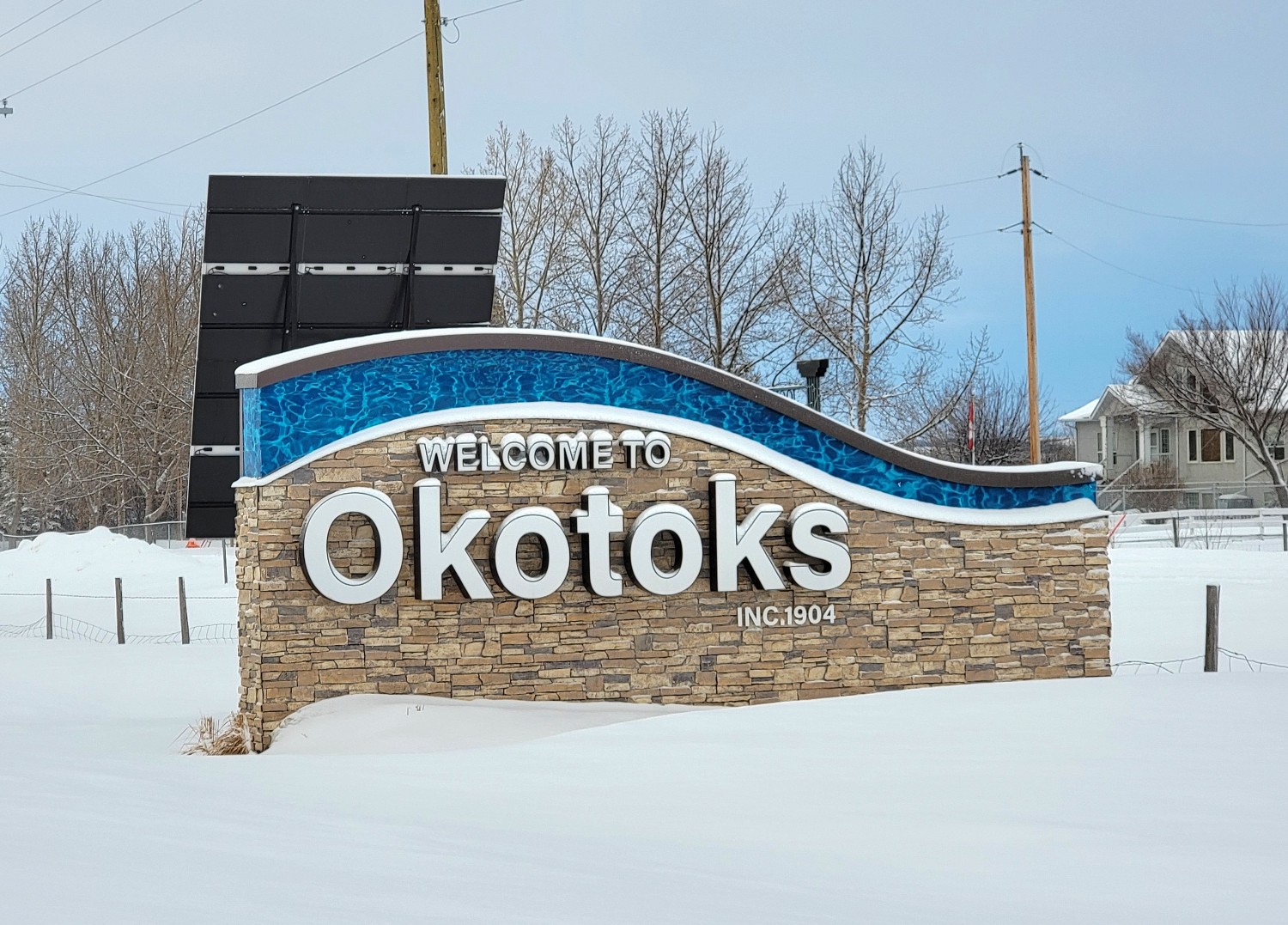 Why haven't the to Okotoks' signs been lighting up